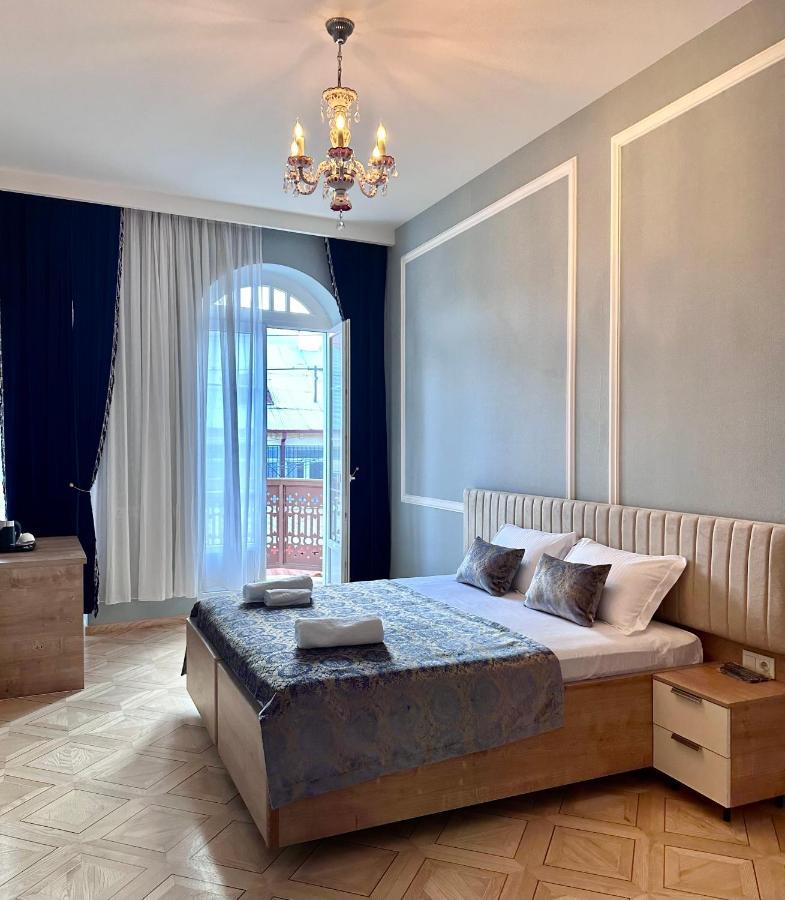 Hotel Embassy Tbilisi Esterno foto