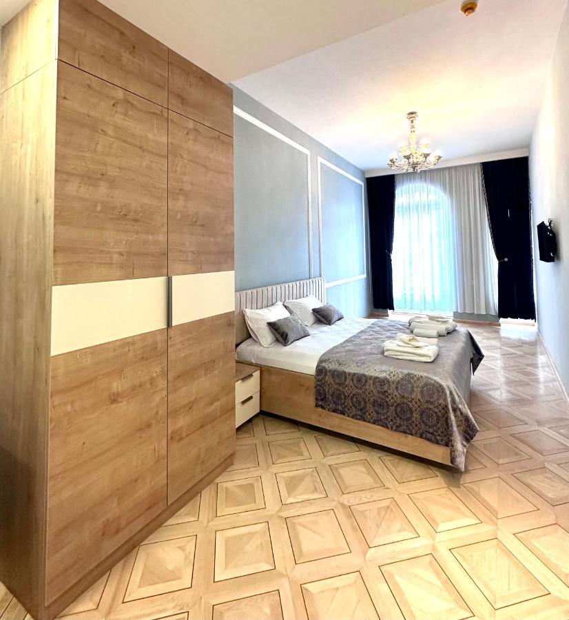 Hotel Embassy Tbilisi Esterno foto