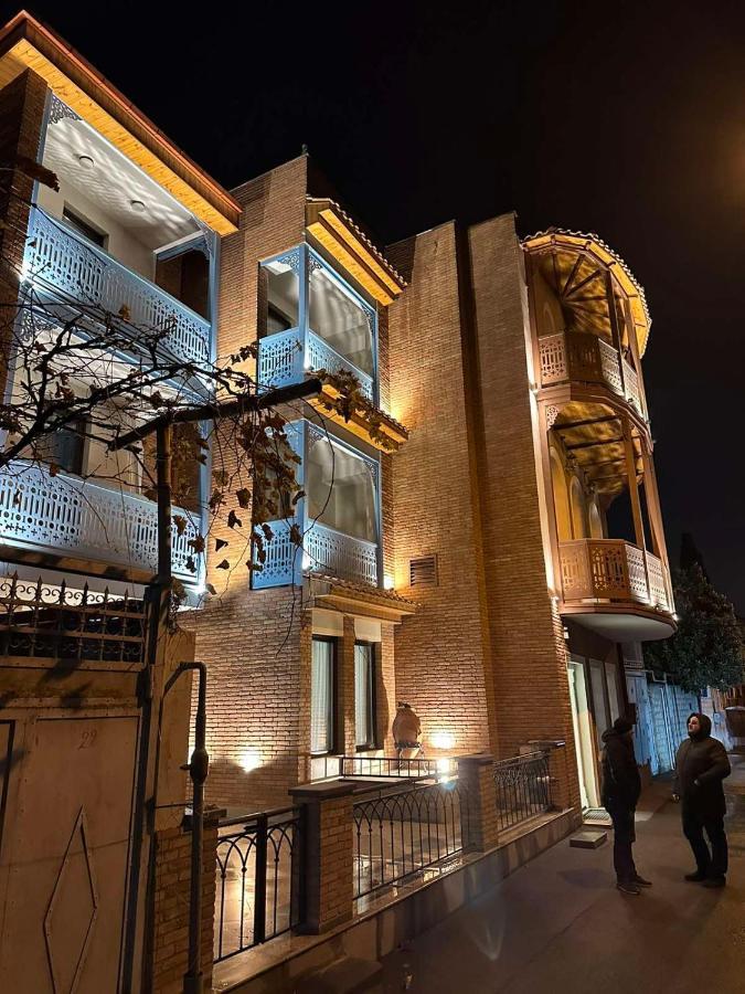 Hotel Embassy Tbilisi Esterno foto