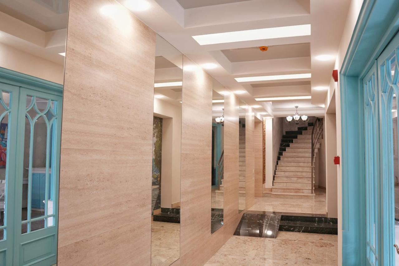 Hotel Embassy Tbilisi Esterno foto