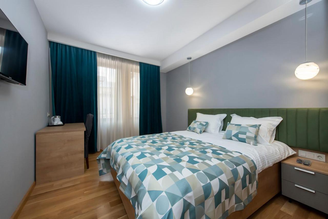 Hotel Embassy Tbilisi Esterno foto