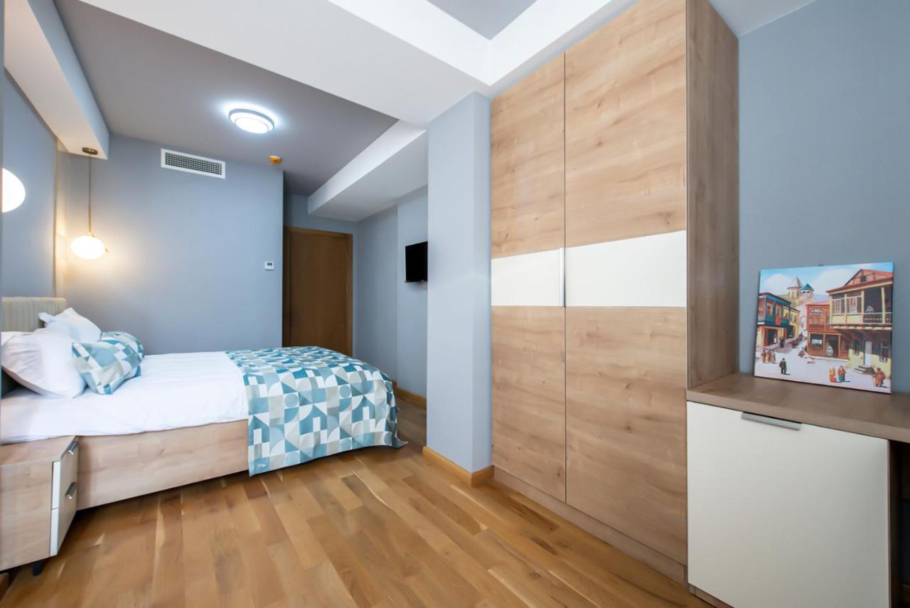 Hotel Embassy Tbilisi Esterno foto